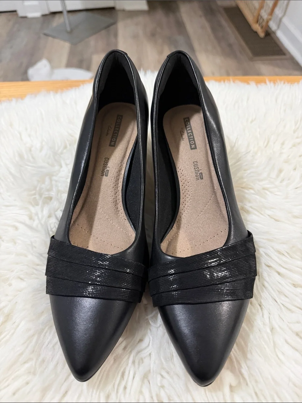 Clarks Black Leather Pointed Toe with Layered Textured Band Size 9 NWT